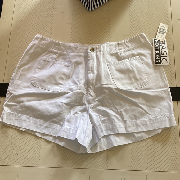 Basic Edition White Shorts. With Pockets In front. Size 16 - Picture 1 of 5